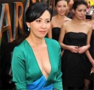 刘嘉玲微博晒素颜引关注 健康肤色遭网友调侃像宋小宝